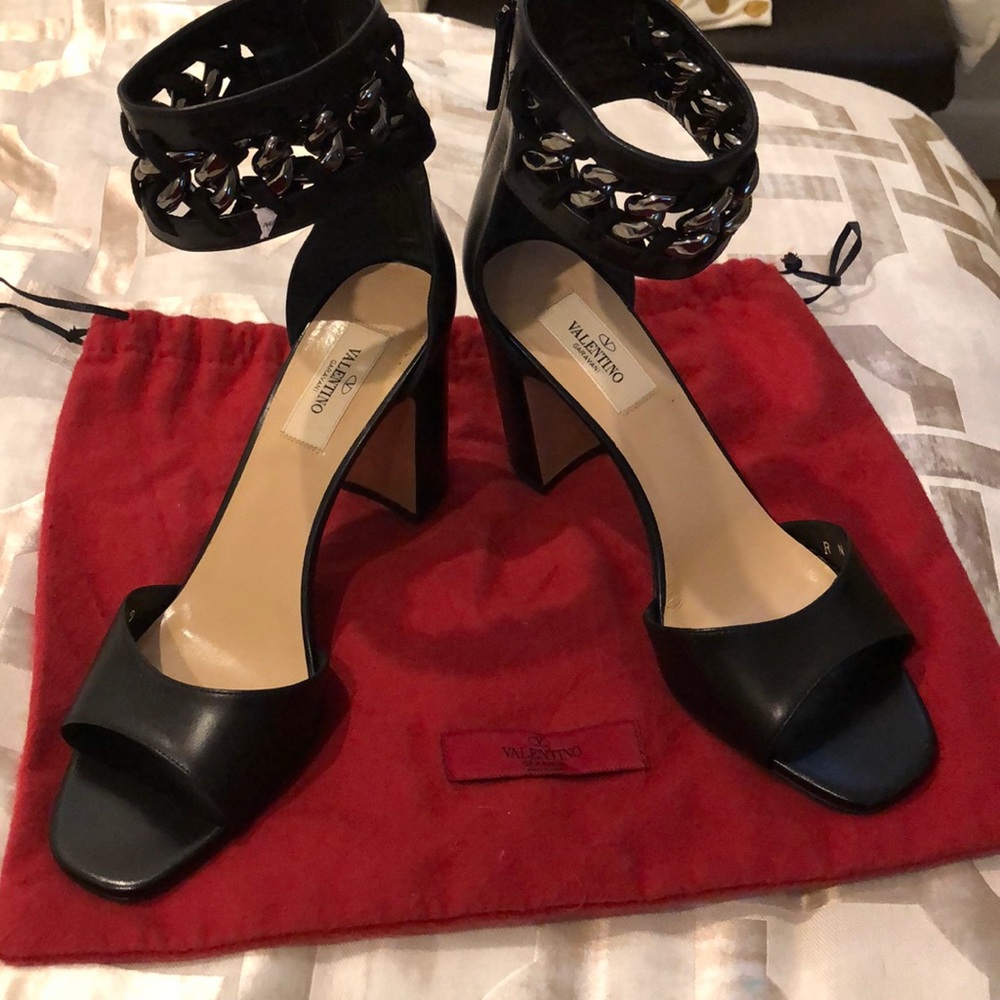 🔥Black Friday 🔥beatyfull Valentino heels